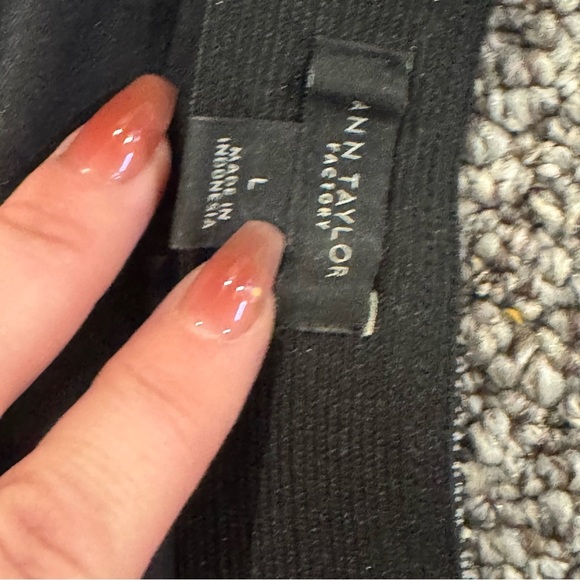 Ann Taylor Textured Sparkle Gray Pencil Skirt - Picture 6 of 7